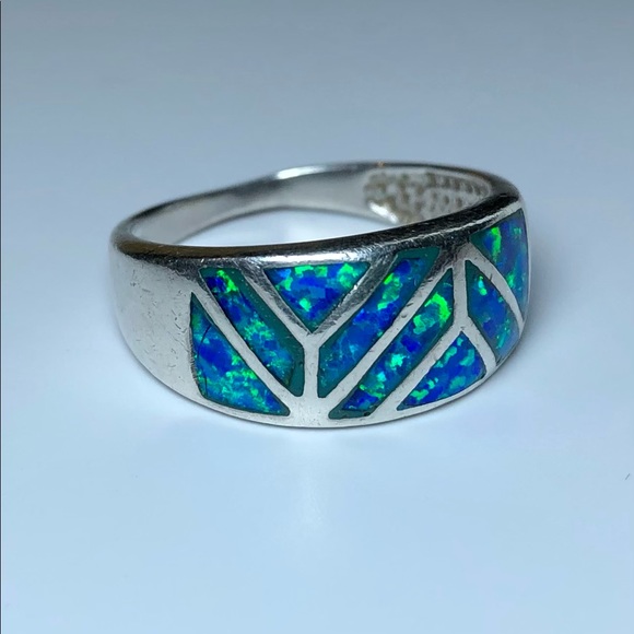 Sterling Silver with Opal inlay Ring; approx. size 6.5-7.5 - Picture 2 of 6